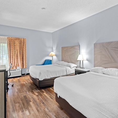 Hotel Baymont By Wyndham Lawrence Exterior foto