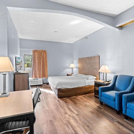 Hotel Baymont By Wyndham Lawrence Exterior foto